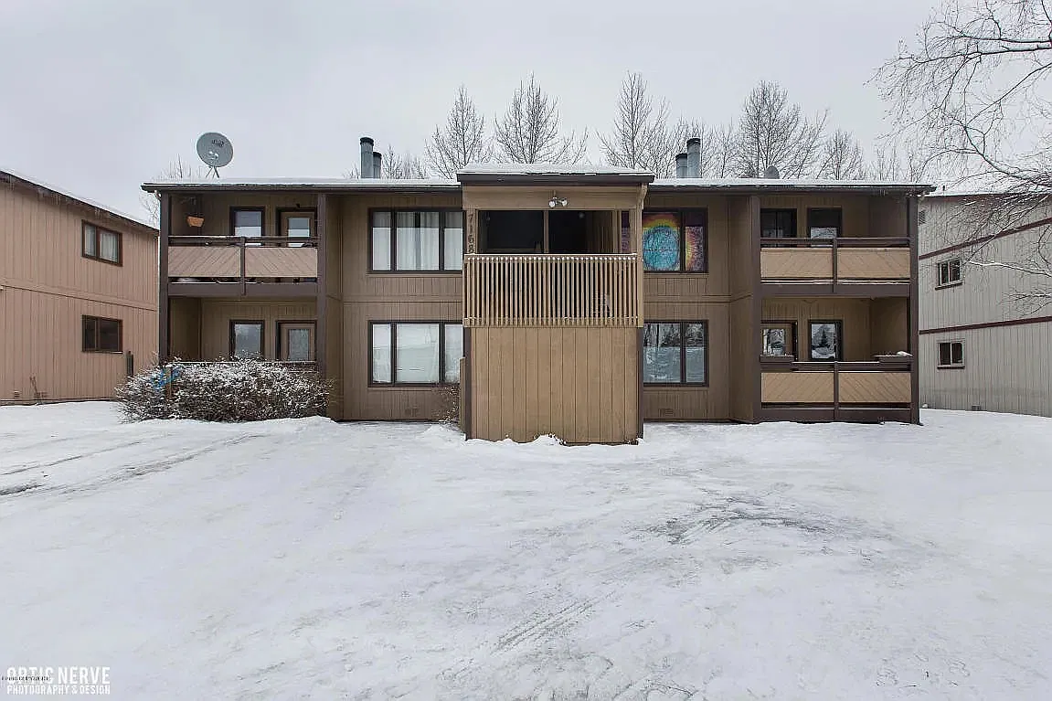 2 bed, 1016 sqft, $1,800 — Photo 1