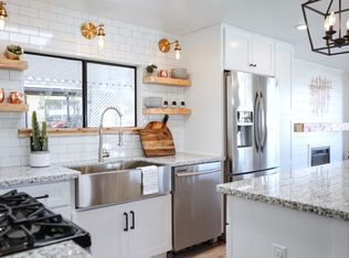 225 W Mora Dr, Green Valley, AZ 85614