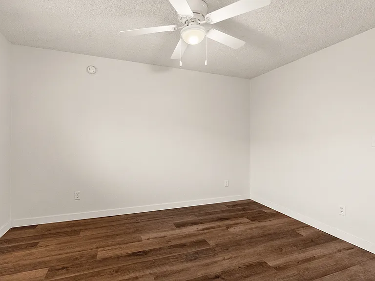1 Bed 1 Bath Deluxe - 475 Sq Ft 1 Bed 1 Bath Deluxe - 475 Sq Ft