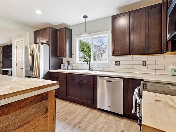 5th image of 504 W Pere Marquette St
