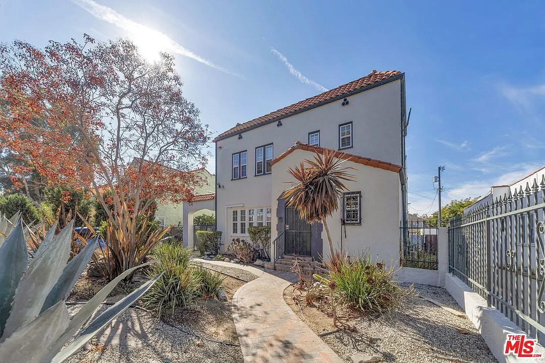 3 bed, 2.0 bath, 1934 sqft, $5,100 — Photo 1