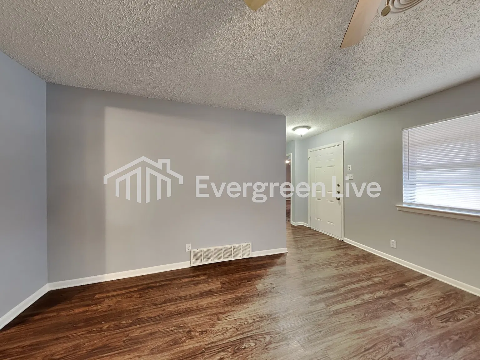 4 bed, 2.0 bath, 2340 sqft, $2,045 — Photo 4