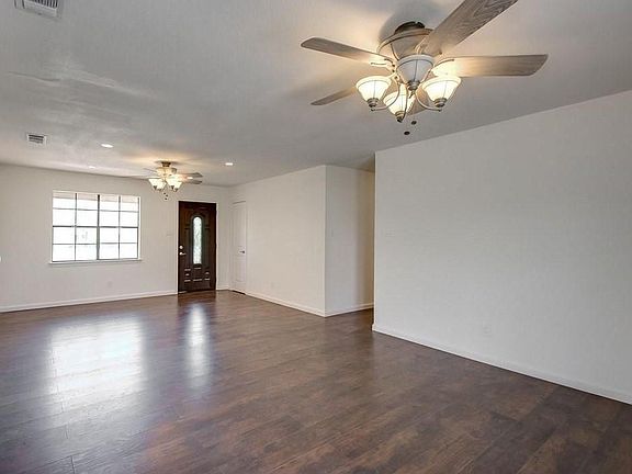 3rd image of 3712 Meadow Lake Dr