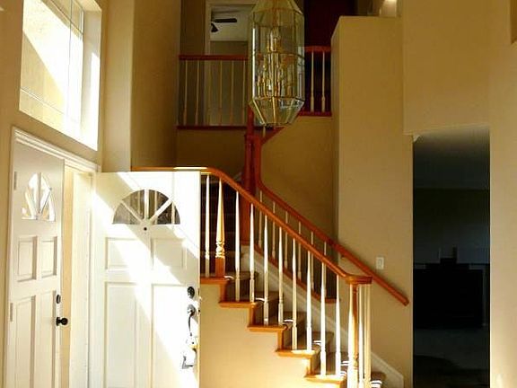 Vaulted ceiling entryway