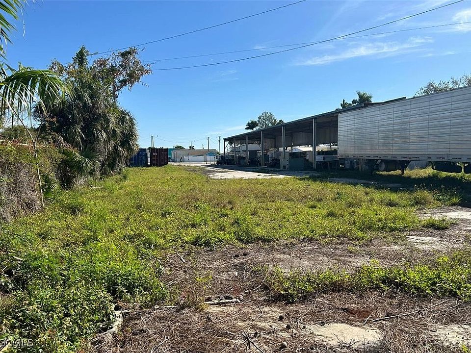 2nd image of 1069 N Tamiami Trl