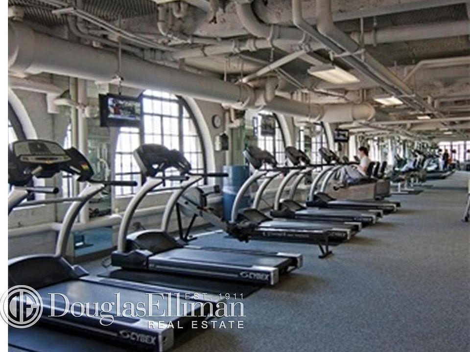 2nd image of 5 Tudor City Pl APT 1009