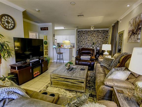 3rd image of 1301 Eastern Pecan Pl Unit 201