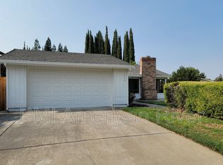 916 Green Moss Dr, Sacramento, CA 95831