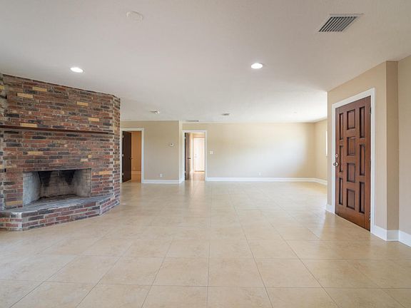 4th image of 705 Poinsetta Dr