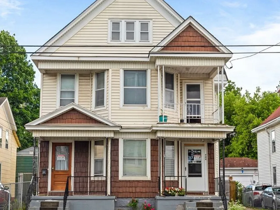 744 South St #1