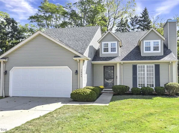 1055 Medfield Dr, Rocky River, OH 44116