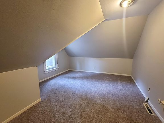 Upstairs bedroom - west
