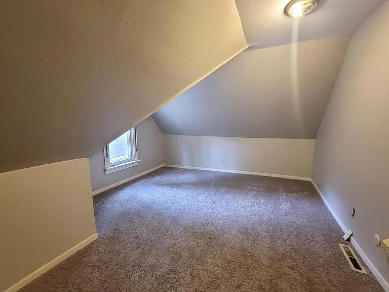 Upstairs bedroom - west