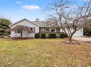 10790 Cedar River Estates Dr, Fowlerville, MI 48836