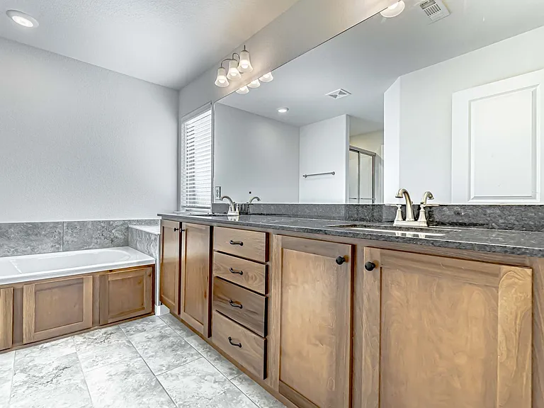 219 S Geranium Ln — Photo 11
