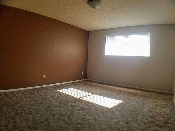 5th image of 707 E Greenbrae Dr
