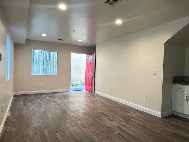 4 bed, 1984 sqft, $3,115 — Photo 3