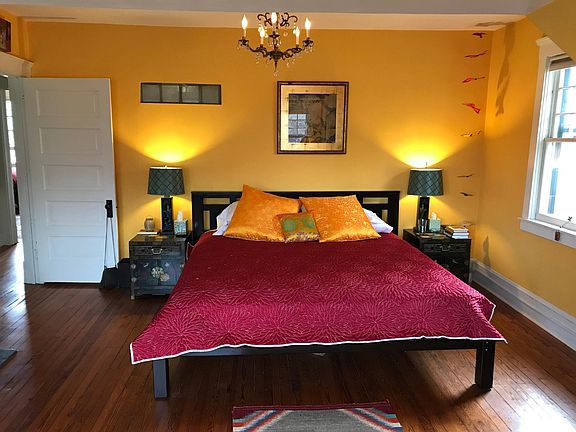 Spacious king master bedroom with lots of light on the second floor. There is a large, walk in closet.