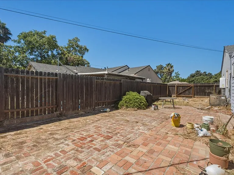 601 Poplar Ave — Photo 22