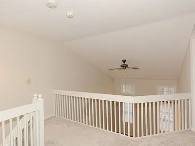 569 Highwood Cir — Photo 11