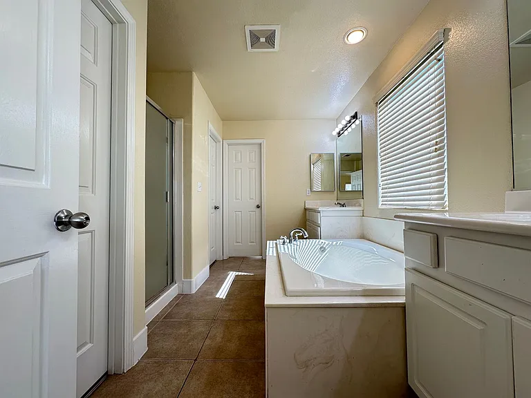 5640 Woods Crossing St — Photo 11