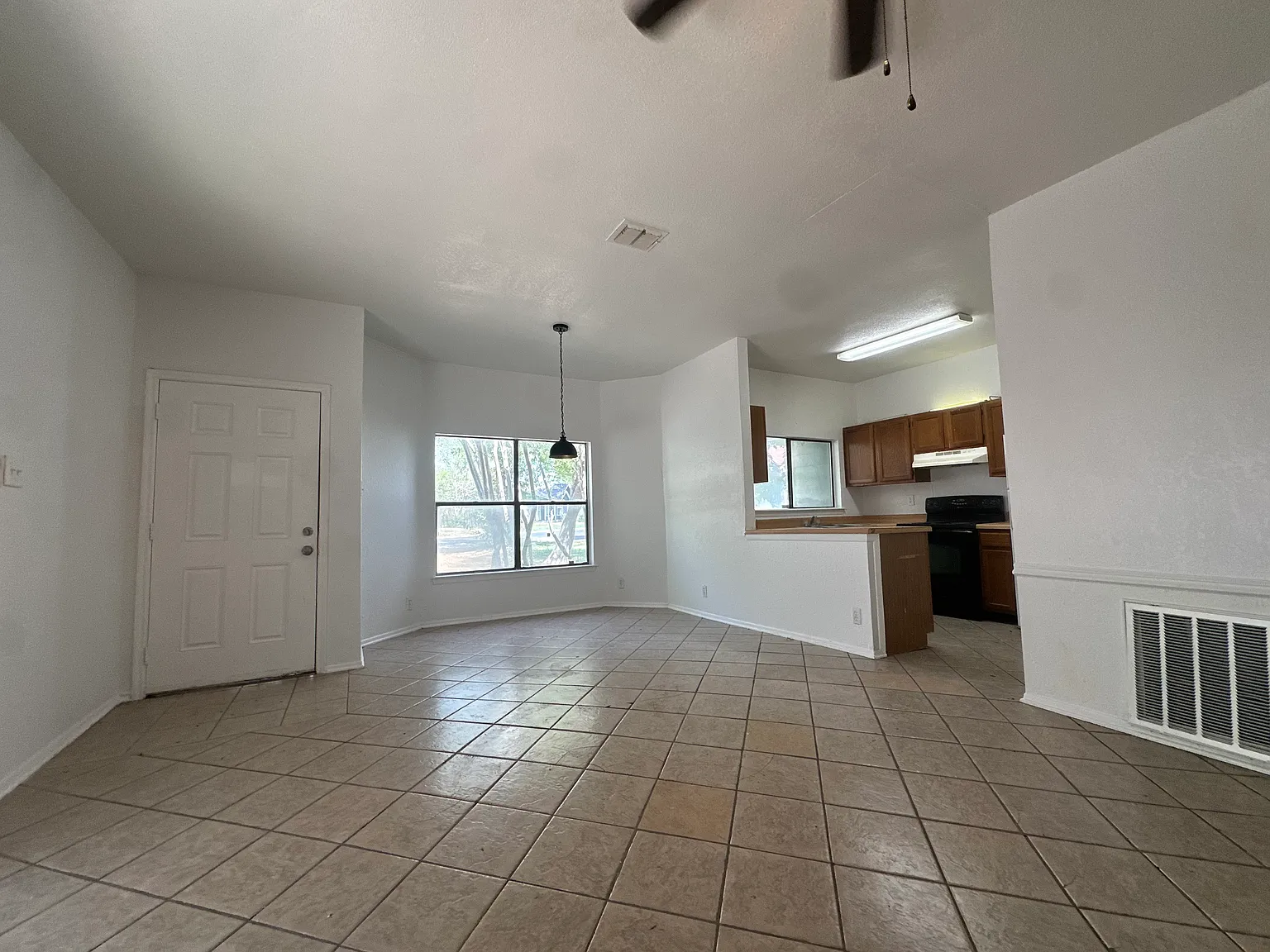 2 bed, 856 sqft, $1,100 — Photo 4