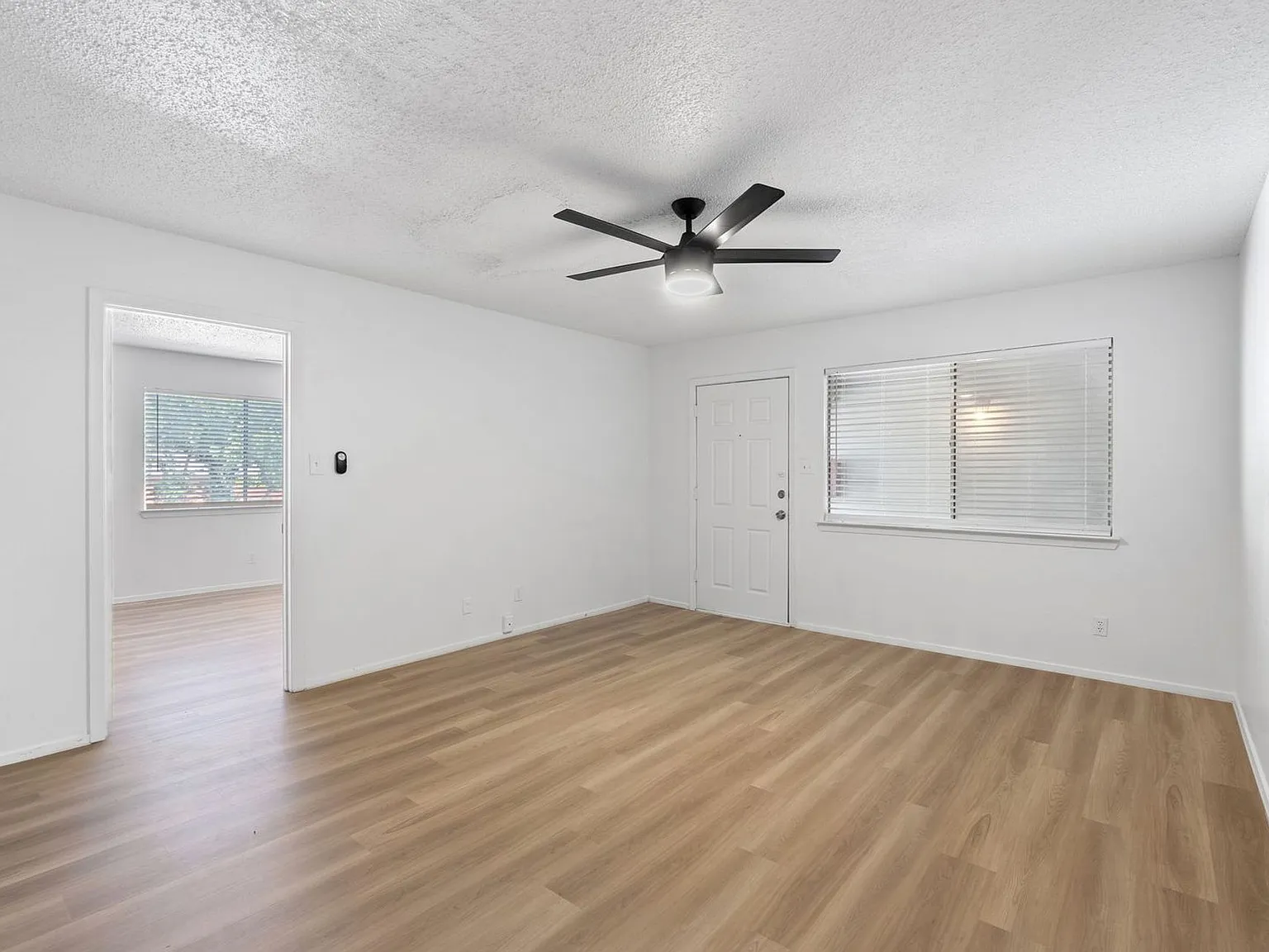Worthington Apartments — Photo 2