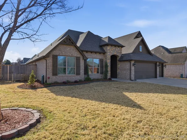 1204 Fairway St, Claremore, OK 74019