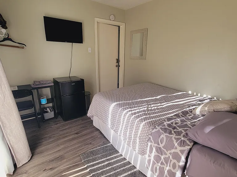 2709 N Bell Ave #2 — Photo 4