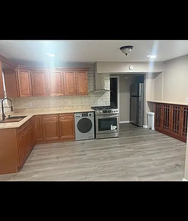 5th image of 38 Myrna Ln Floor 1