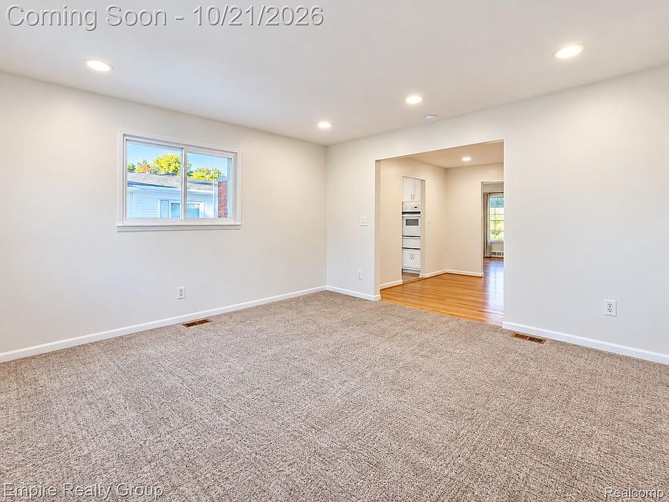 939 Deering St, photo 11