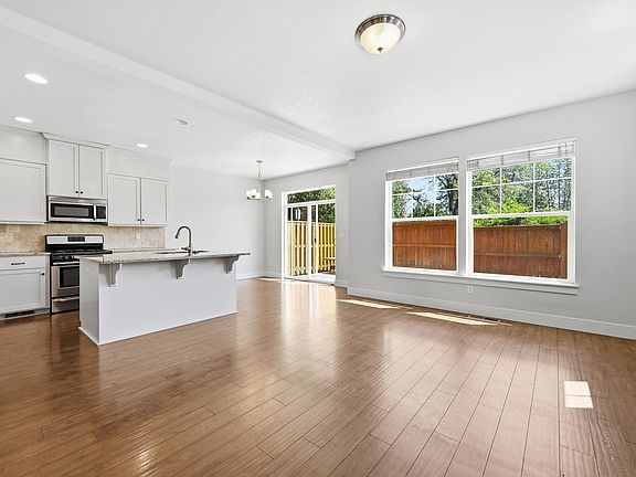 5th image of 1068 SE Leonel Ln