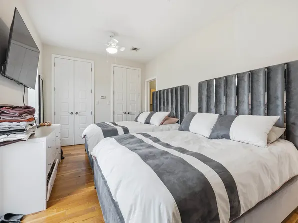 918 East 32nd Street image 8 of 24