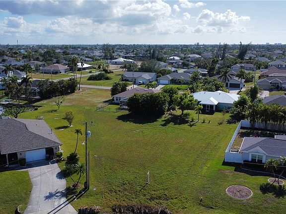 5th image of 1202 SW 13th Ter