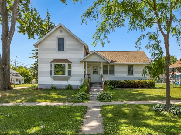 528 4th St, Baraboo, WI 53913