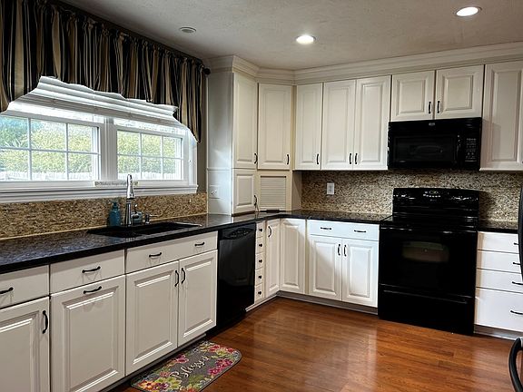 4th image of 1127 Southland Ave