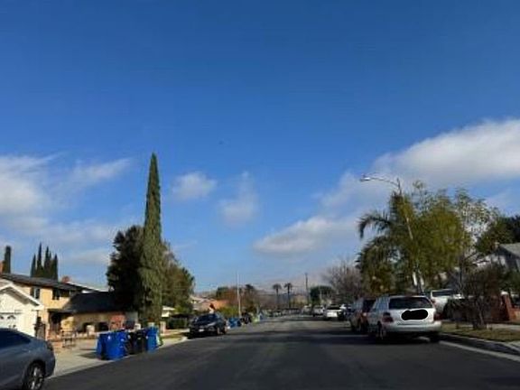 Exterior Neighborhood (street photo)