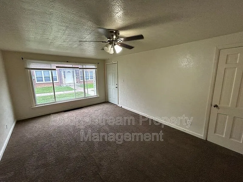 2 bed, 1.0 bath, 800 sqft, $675 — Photo 2