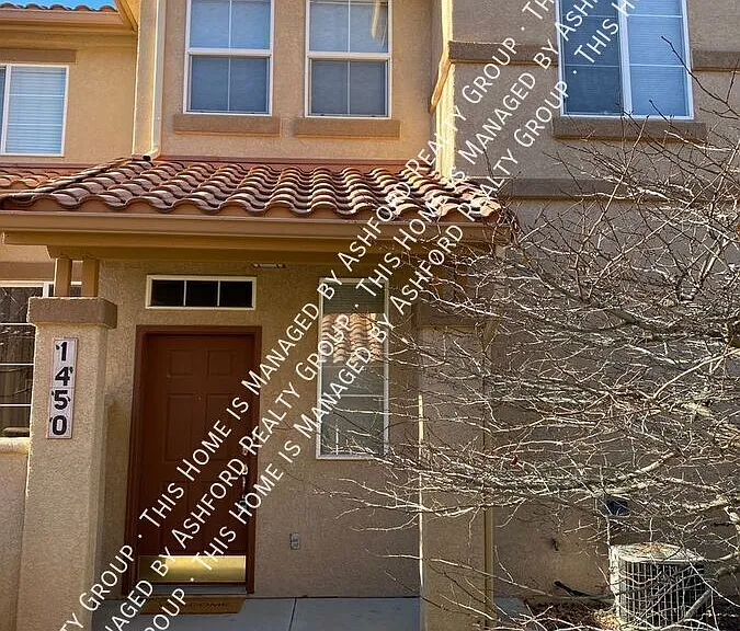 1450 Courtyard Hts — Photo 2