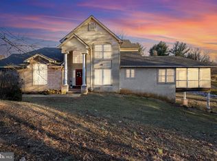 942 Rivergate Ct, Millersville, PA 17551