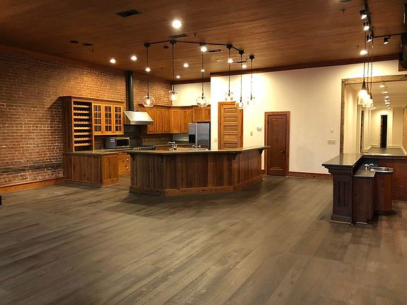 2nd image of 234 Broad St