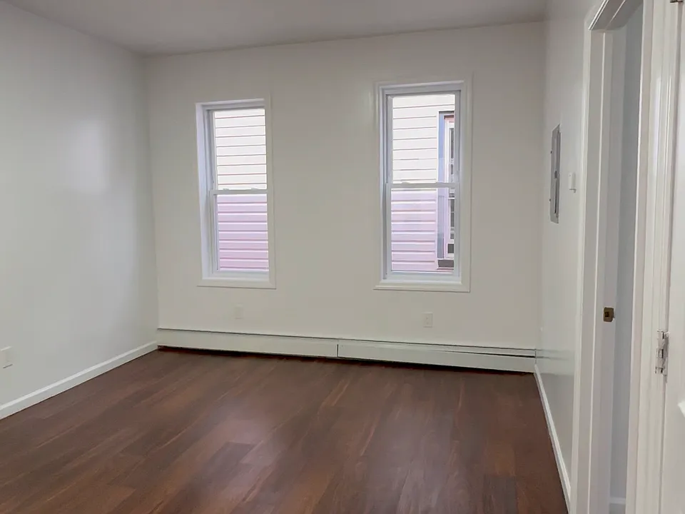 209 Columbia Ave #2