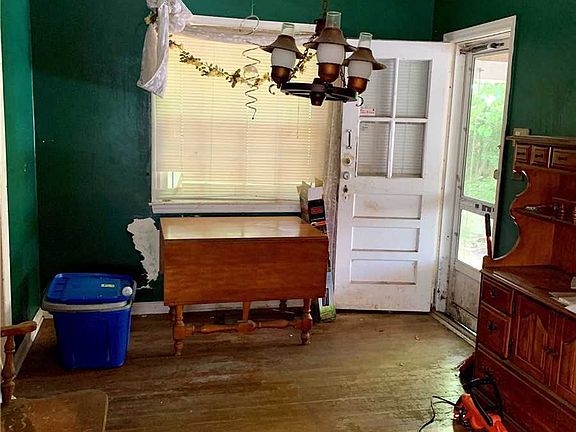 3rd image of 631 Jefferson St