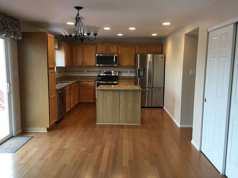 Dining, Kitchen w/Island