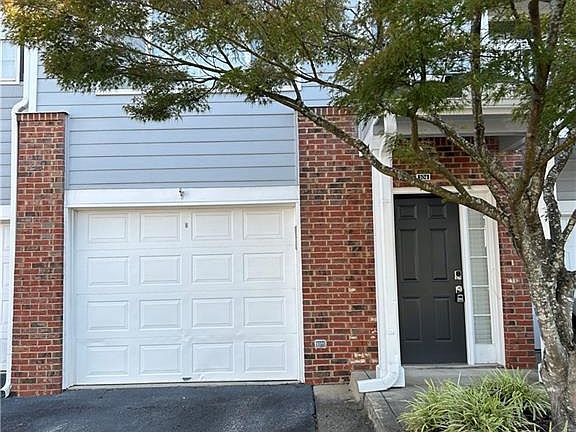 2nd image of 104 Vinings Forest Cir SE
