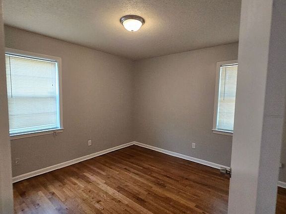 5th image of 3924 Mickey Dr