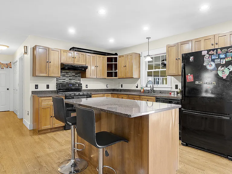 13 Andrew Ave — Photo 16