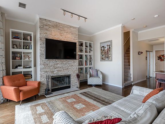 4th image of 1350 W Fullerton Ave APT 518