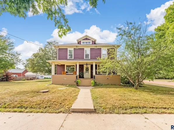 201 S Johnson St, Canton, SD 57013