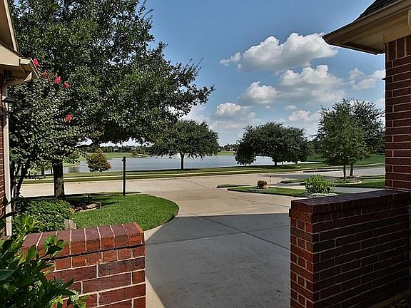 4th image of 8110 Crescent Knolls Dr